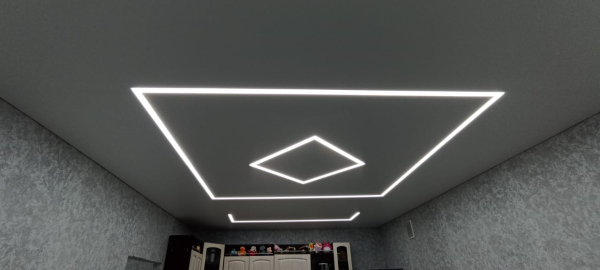 Световые линии на потолке на кухне