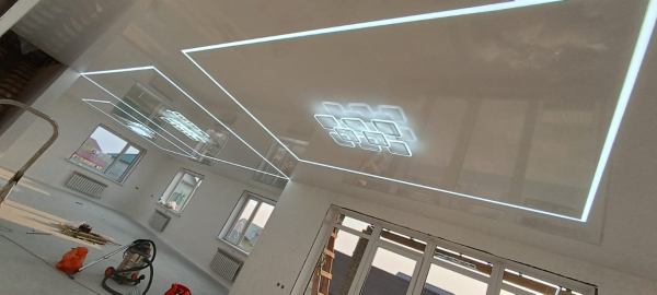 Глянцевые натяжные потолки