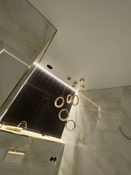 Пример потолка в санузел