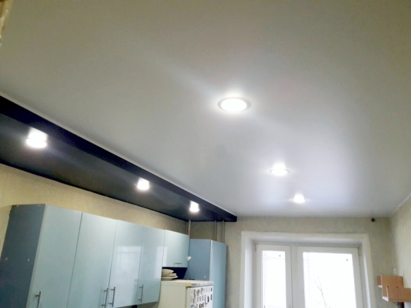 Многоуровневые натяжные потолки в Барнауле