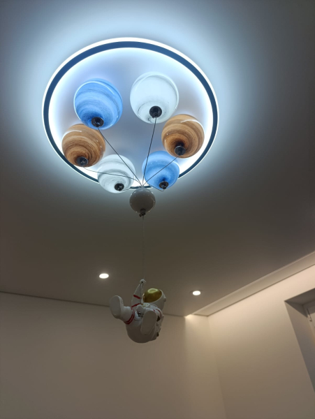 Матовый белый бесшовный потолок в спальню 12 м²