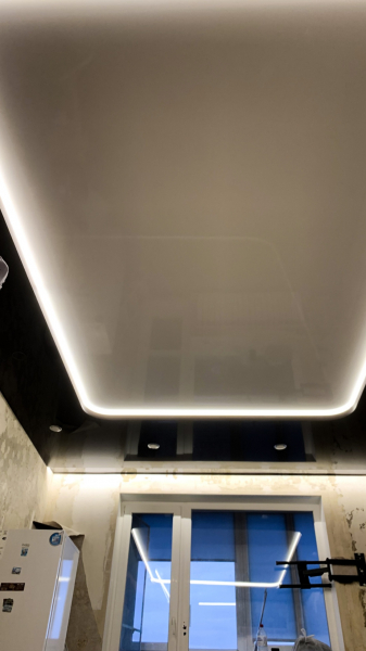 Фото двухуровневого натяжного потолка с подсветкой