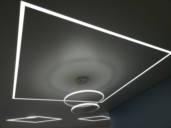 Приме потолка в зал