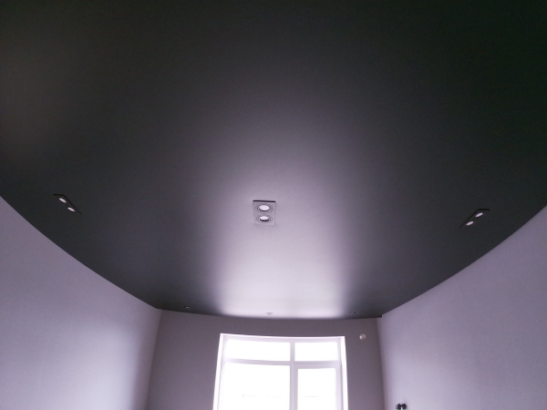 Фото черного натяжного потолка