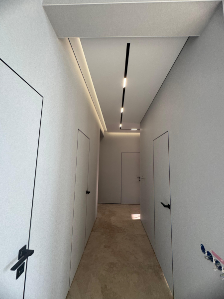 Потолок в коридоре
