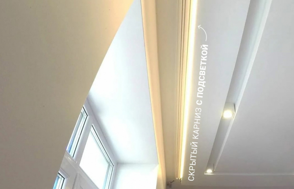 Натяжной потолок в гостиную