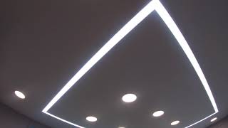 Демонстрация световых линий на потолке 